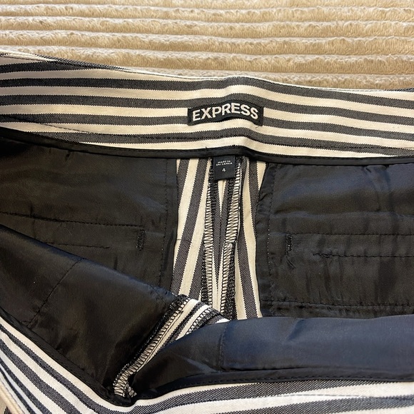 Striped Express Shorts - Picture 3 of 5